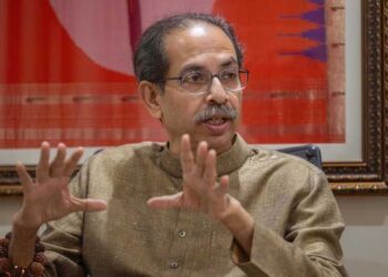 उद्धव का पलटवार: जिनके लिए प्रचार किया, वही शिवसेना मिटाने पर उतरे