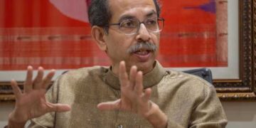 उद्धव का पलटवार: जिनके लिए प्रचार किया, वही शिवसेना मिटाने पर उतरे