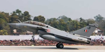 सीमा पर सशक्त भारत: नॉर्थ ईस्ट में हाईवे पर उतरे विमान, ब्रह्मपुत्र के नीचे बनेगी सुरंग