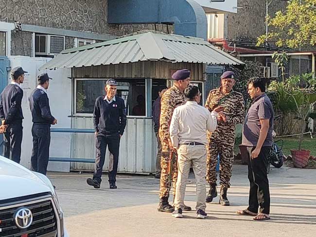 अलवर के बहरोड़ में ग्रीनलेम इंडस्ट्रीज पर आयकर विभाग की छापेमारी