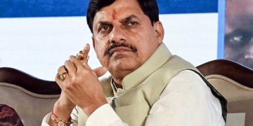 ट्रांसफर से क्या धुलेगा दाग? सरकार के फैसले पर विपक्ष का हमला