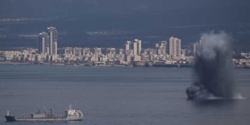 ईरान का आठ देशों पर हमला, दुबई की ऊंची इमारतें भी मिसाइलों से दहली