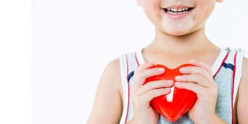 सावधान पेरेंट्स! बच्चों में हृदय रोग के शुरुआती लक्षण पहचानें