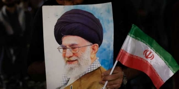 अमेरिकी–इज़रायली हमलों में ख़ामेनेई की मौत का दावा, ईरान में चालीस दिन का शोक