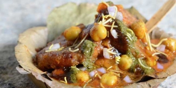 महिला दिवस पर अपनी विशेष महिला के लिए बनाइए चटपटी आलू टिक्की चाट