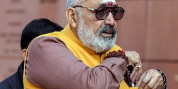 राज्यसभा संग्राम: गिरिराज का तेजस्वी पर ‘प्राइवेट कंपनी’ वार