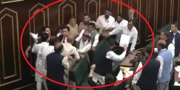 जम्मू-कश्मीर विधानसभा हंगामा: कांग्रेस-भाजपा हाथापाई, पीएम मोदी पर नारे