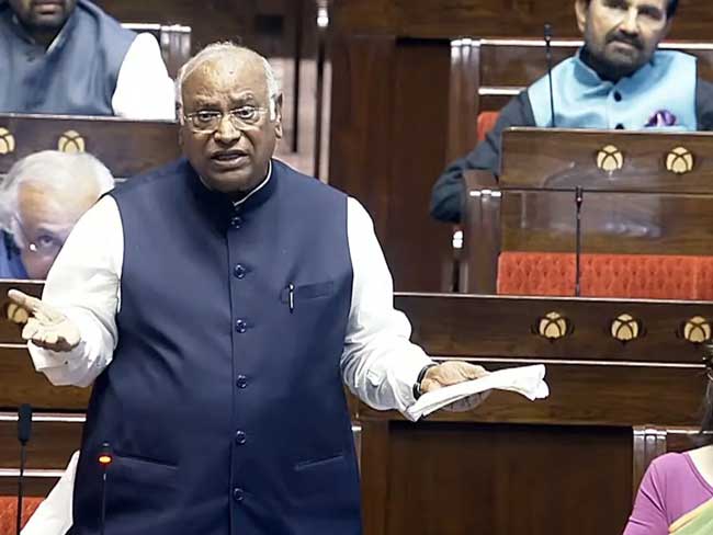 पाकिस्तान पर खरगे का हमला: अफगान अस्पताल पर हवाई हमले की कड़ी निंदा