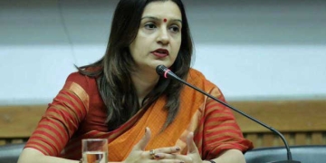 प्रियंका चतुर्वेदी को मौका न मिलने पर सियासी चर्चा, संजय राउत ने दी सफाई