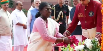 महात्मा फुले की 200वीं जयंती पर संसद में पुष्पांजलि, राष्ट्रपति-पीएम ने दी श्रद्धांजलि