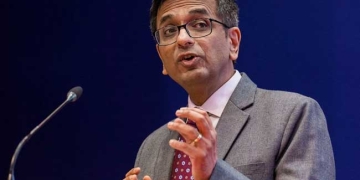 वैश्विक व्यापार पर टिप्पणी से गरमाई सियासत, पूर्व मुख्य न्यायाधीश चंद्रचूड़ चर्चा में