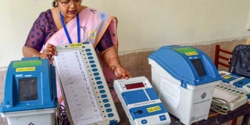 ईवीएम से छेड़छाड़ रोकने को आयोग सख्त, बटन पर गोंद-स्याही लगाने पर होगी कार्रवाई