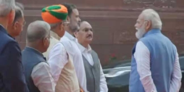 संसद परिसर में सौहार्द का दुर्लभ दृश्य, राहुल गांधी और पीएम मोदी की बातचीत ने खींचा ध्यान