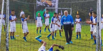 गंगटोक में पीएम मोदी ने युवाओं संग खेला फुटबॉल