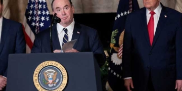 होर्मुज संकट के बीच अमेरिका का बड़ा कदम, नौसेना सचिव जॉन फेलन हटाए गए