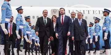 अमेरिकी उपराष्ट्रपति जे.डी. वेंस इस्लामाबाद पहुँचे, ईरान के साथ संभावित वार्ता की अटकलें तेज