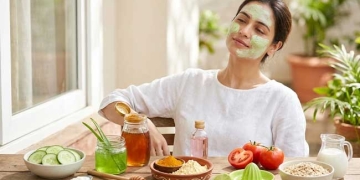 गर्मियों में चेहरे की प्राकृतिक चमक बनाए रखने के घरेलू फेस पैक