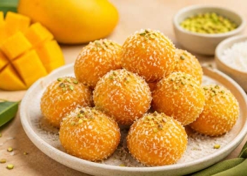 आम के लड्डू: आम की मिठास से बनी पारंपरिक देसी मिठाई