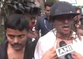 अभिषेक बनर्जी की पिटाई, लोगों ने कपड़े फाड़े