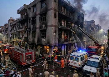दिल्ली के विवेक विहार में AC ब्लास्ट से भीषण आग, कई लोगों की मौत