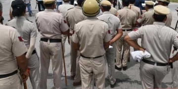 धनबाद में प्रतिबंधित मांस को लेकर तनाव, हवाई फायरिंग और लाठीचार्ज