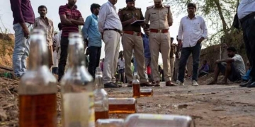 पुणे में जहरीली शराब से बड़ा हादसा, 12 से अधिक की मौत