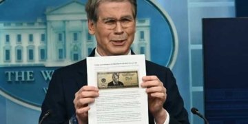 ट्रंप का चेहरा 250 डॉलर के नोट पर? अमेरिका में छिड़ा बड़ा विवाद
