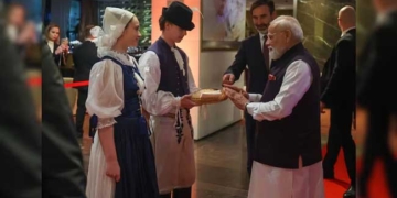 परंपरा के मौन शब्दों में बंधा अभिनंदन—स्लोवाकिया की धरती पर पीएम मोदी का आगमन