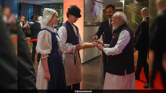 परंपरा के मौन शब्दों में बंधा अभिनंदन—स्लोवाकिया की धरती पर पीएम मोदी का आगमन