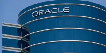 Oracle का बड़ा फैसला: हजारों कर्मचारियों की नौकरी पर संकट