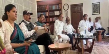 ममता बनर्जी की मौजूदगी के बीच टीएमसी में बगावत की सुगबुगाहट से बढ़ी सियासी गर्मी