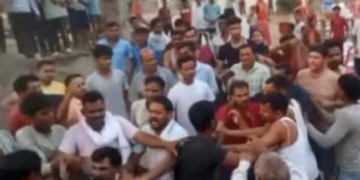 भंडारे के सामने ताजिया जुलूस का संगीत बजाने पर विवाद, पथराव में चार घायल
