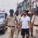 ‘झुकेगा नहीं’ कहने वाले टीएमसी नेता जहांगीर खान को पुलिस ने सड़कों पर घुमाया