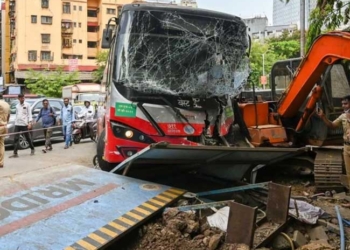 कर्मचारियों की हड़ताल से मुंबई की परिवहन व्यवस्था चरमराई