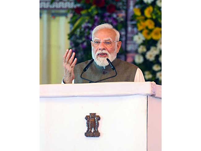 नागरिक केंद्रित शासन पर पीएम मोदी का जोर, आईएएस प्रशिक्षुओं से संवाद