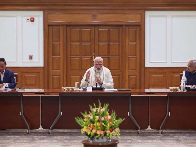 भारत की अर्थव्यवस्था की रफ्तार तेज, पीएम मोदी की बैठक में भविष्य की रणनीति पर चर्चा