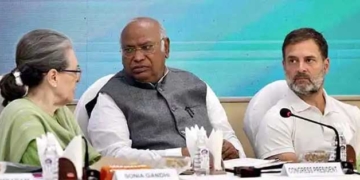 कांग्रेस ने खोले ‘घर वापसी’ के दरवाजे, विपक्षी दलों के विलय की चर्चाएं तेज