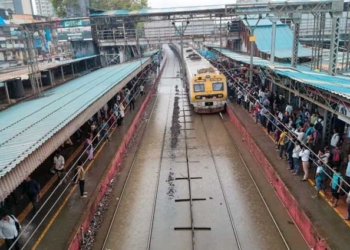 मूसलाधार बारिश से मुंबई बेहाल, रेलवे ट्रैक जलमग्न; अंधेरी सबवे बंद
