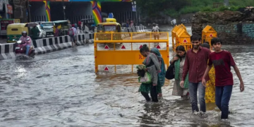 मुंबई में मानसून की धमाकेदार एंट्री, आज दिल्ली-यूपी में भारी बारिश-आंधी का अलर्ट