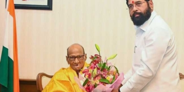 शिंदे के दफ्तर में शरद पवार की मौजूदगी से बढ़ी राजनीतिक सरगर्मी