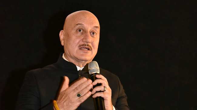 अनुपम खेर का दो टूक जवाब, ट्रोलिंग और नसीरुद्दीन विवाद पर रखी बात