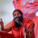 बाबा रामदेव के बयान से गरमाई सियासत, हिंदू राष्ट्र मुद्दे पर छिड़ी नई बहस