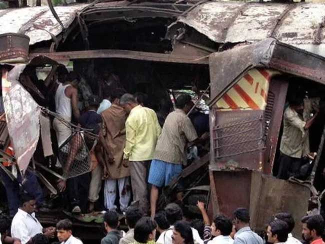 मुंबई ट्रेन धमाकों का मामला पहुंचा सुप्रीम कोर्ट, हाईकोर्ट के फैसले की समीक्षा शुरू