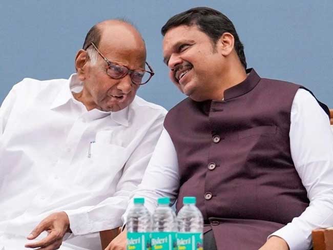 पवार-फडणवीस मुलाकात से गरमाई महाराष्ट्र की राजनीति, बढ़ी सियासी अटकलें