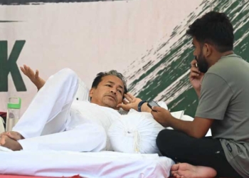 अनशन स्थल पर पहुंचे सोनम वांगचुक, भीड़ का खाना-पानी देख जताई नाराजगी